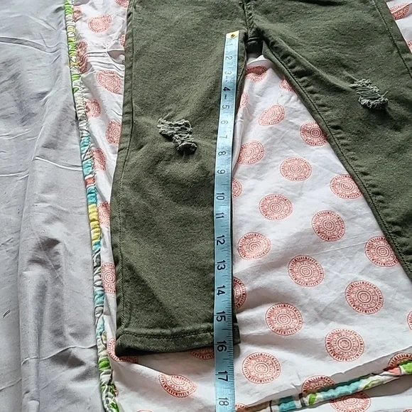 Shein Boys 5t Distressed Jeans olive green elastic waist - Picture 7 of 8